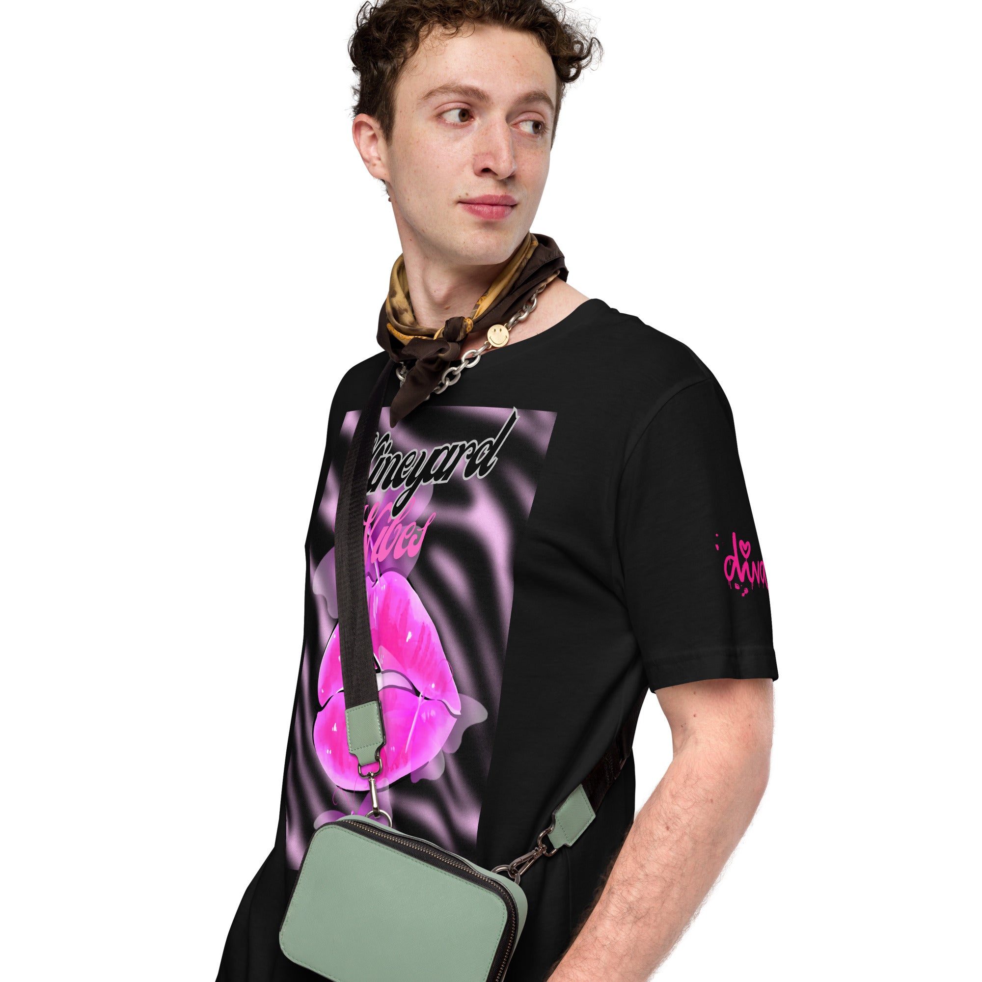 Vineyard Vibes Pink Print Diva Kiss - Unisex t-shirt